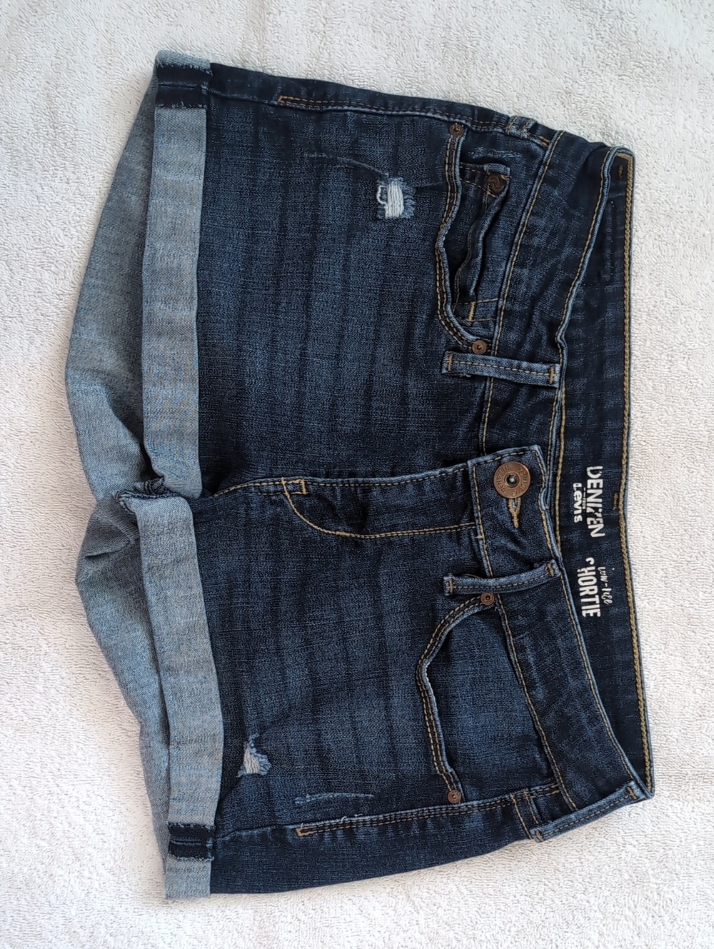 Denizen from Levi's Indigo Blue Rolled Hem Denim Shorts